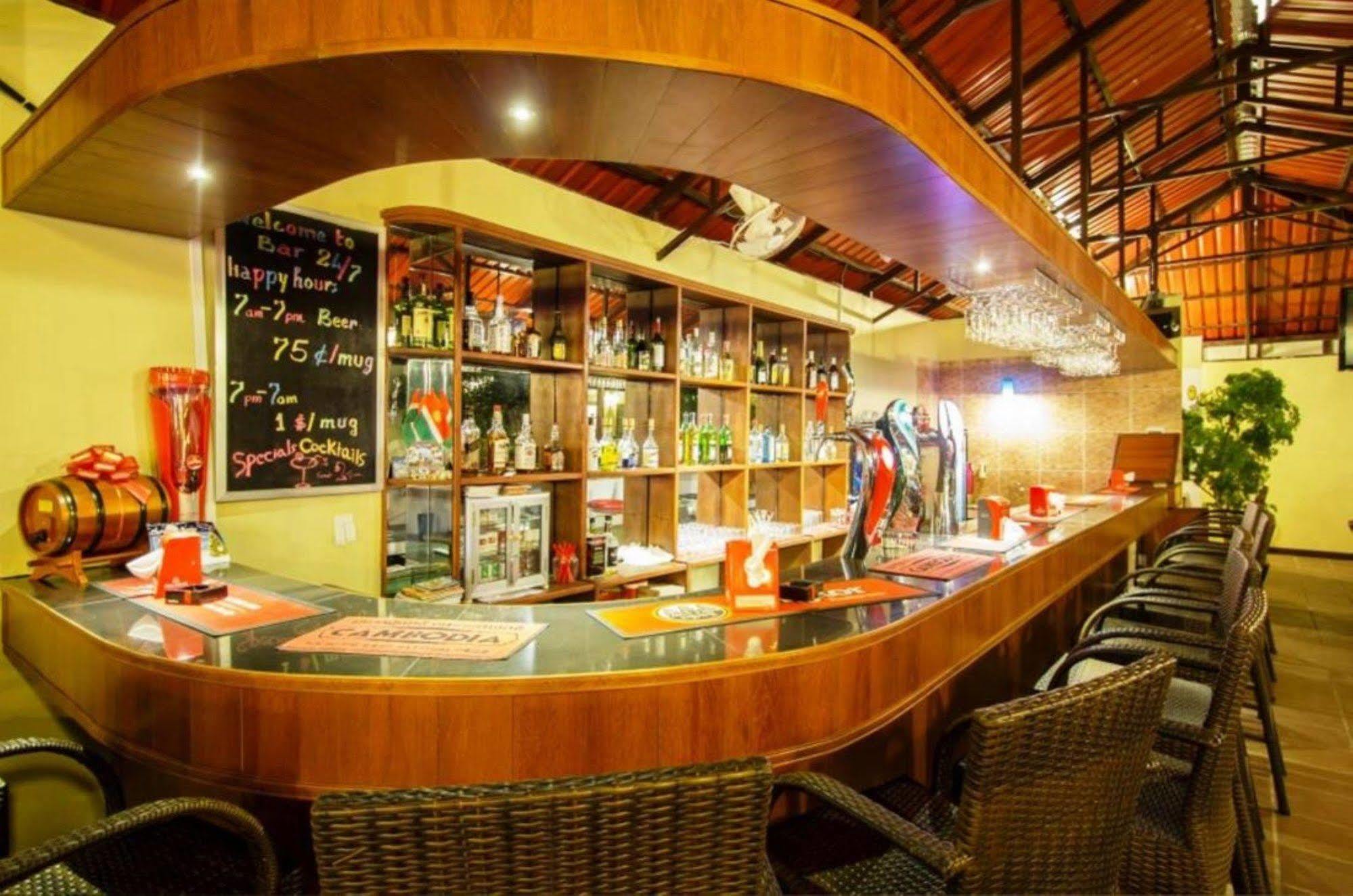 Sakal Guesthouse Restaurant & Bar Сиханоуквил Екстериор снимка